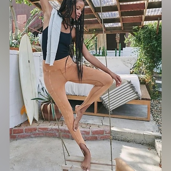 Free People Hot Shot Infinity Stirrup Leggings Size Medium Toasted Coconuts - Picture 1 of 10